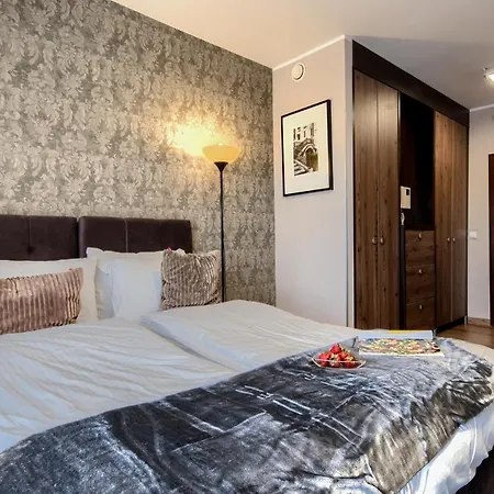 Alibi Apartment *